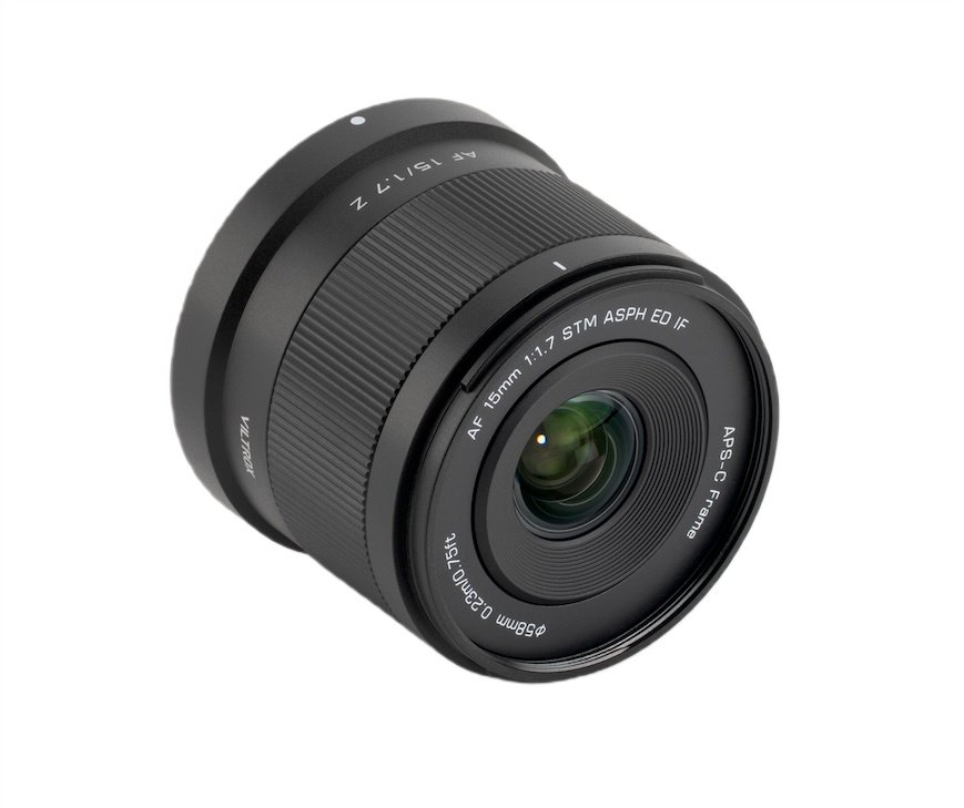 Jasna optyka z przysłoną F1.7 – idealna do fotografii w słabym świetle