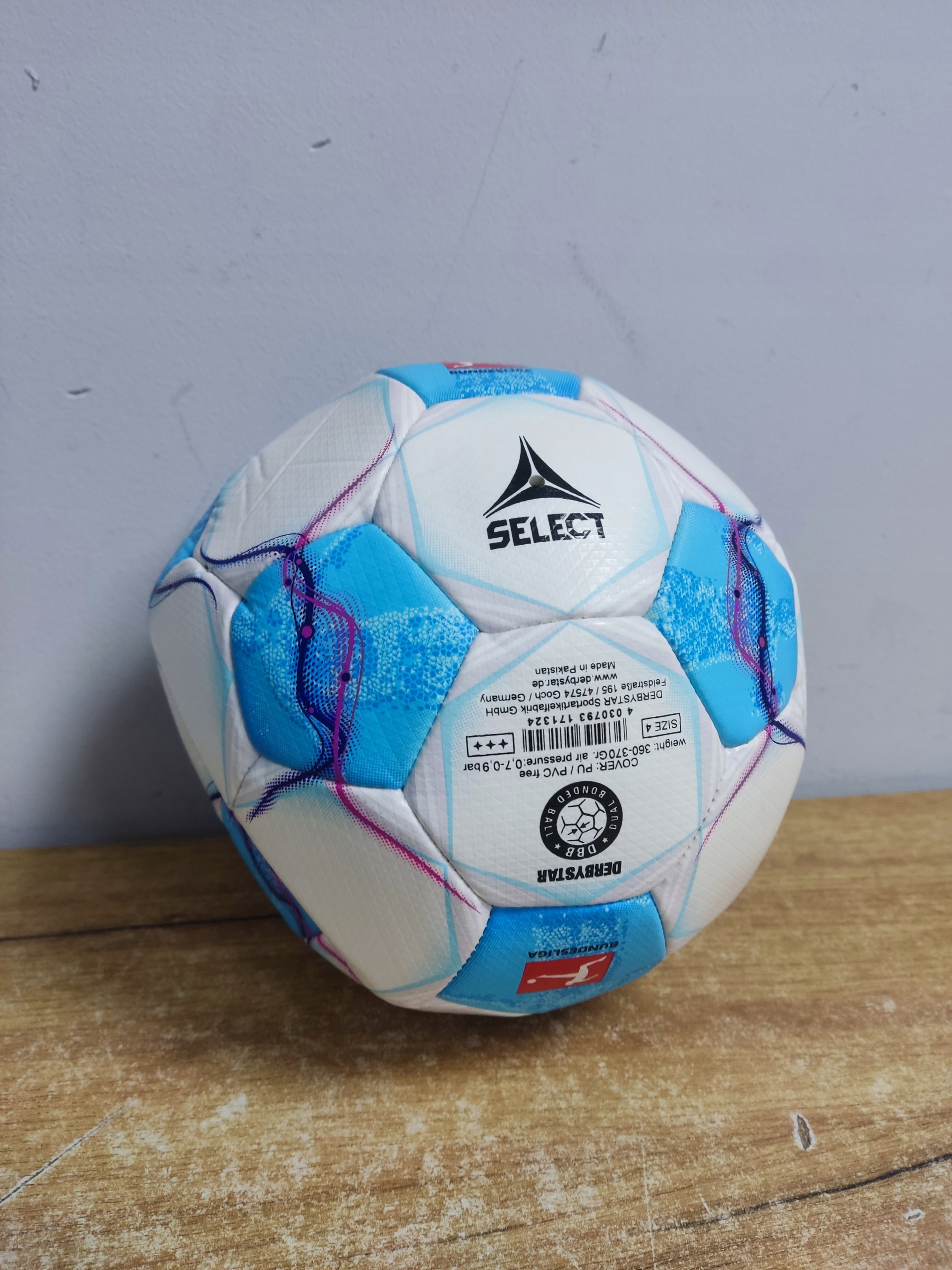 Aerodynamiczna konstrukcja z 32 panelami