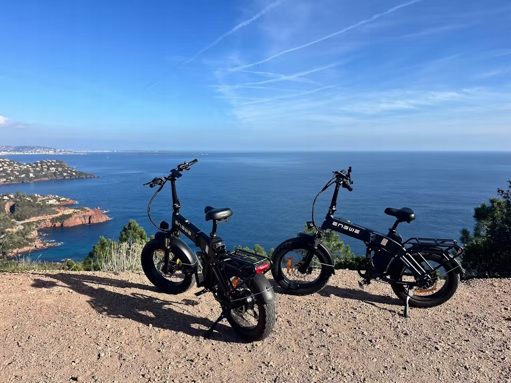 Wydajny silnik 250W i zasięg do 130 km