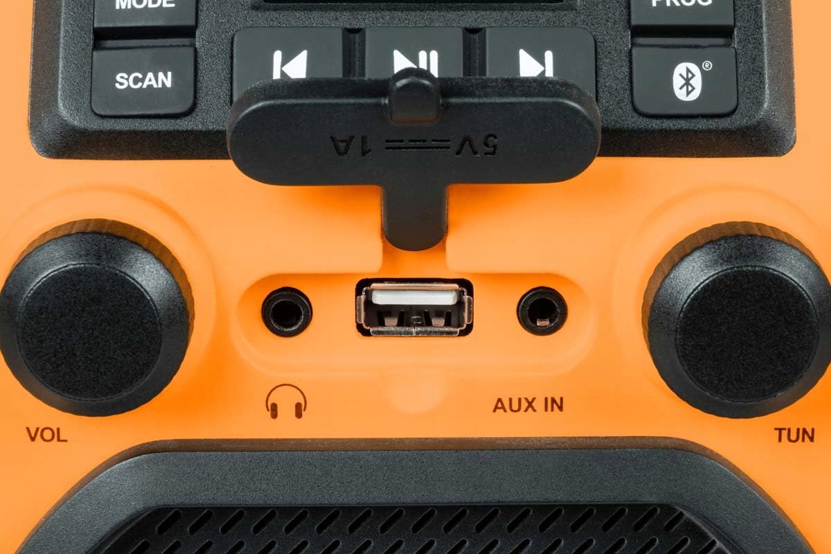 Łatwe podłączenie – AUX-IN i USB do ładowania