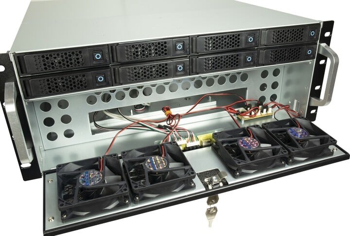 Fabrycznie zainstalowany wentylator 4x 80 – Optymalne chłodzenie systemu