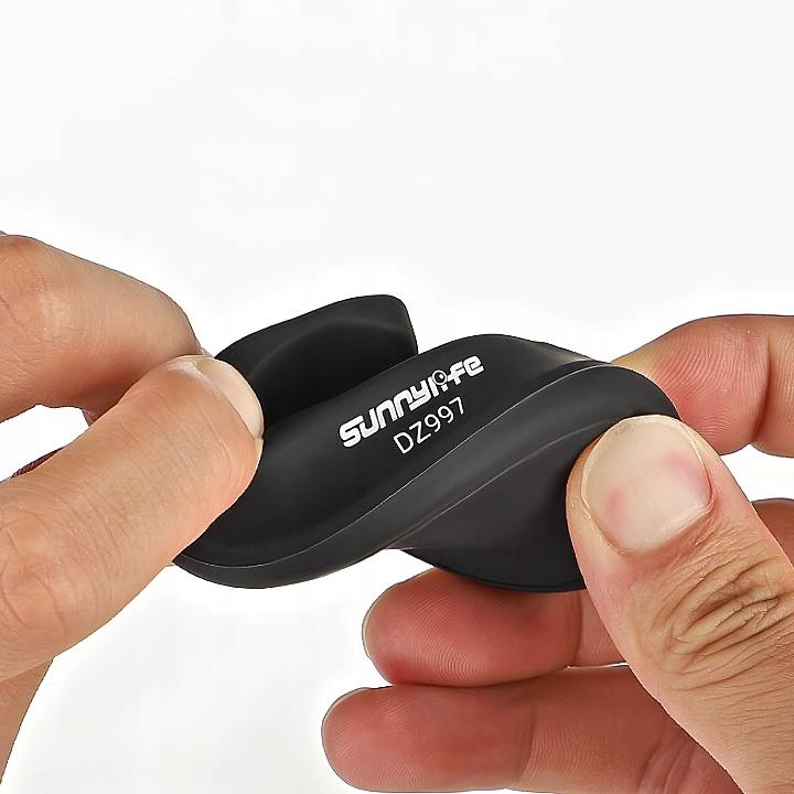 Łatwe podłączenie zasilania – Używaj kamery bez wyjmowania z uchwytu