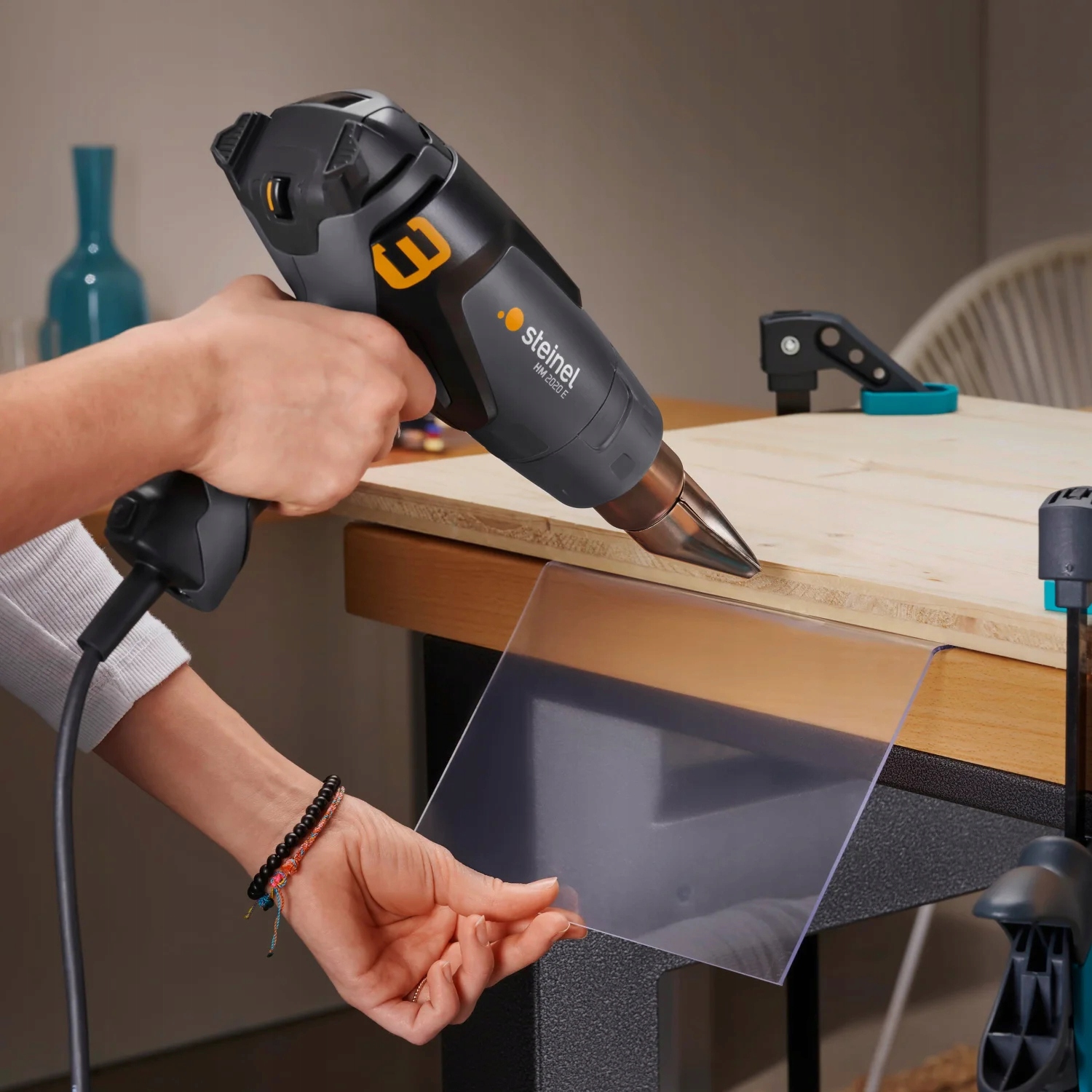 Wysoka moc 2200W i regulowany przepływ powietrza