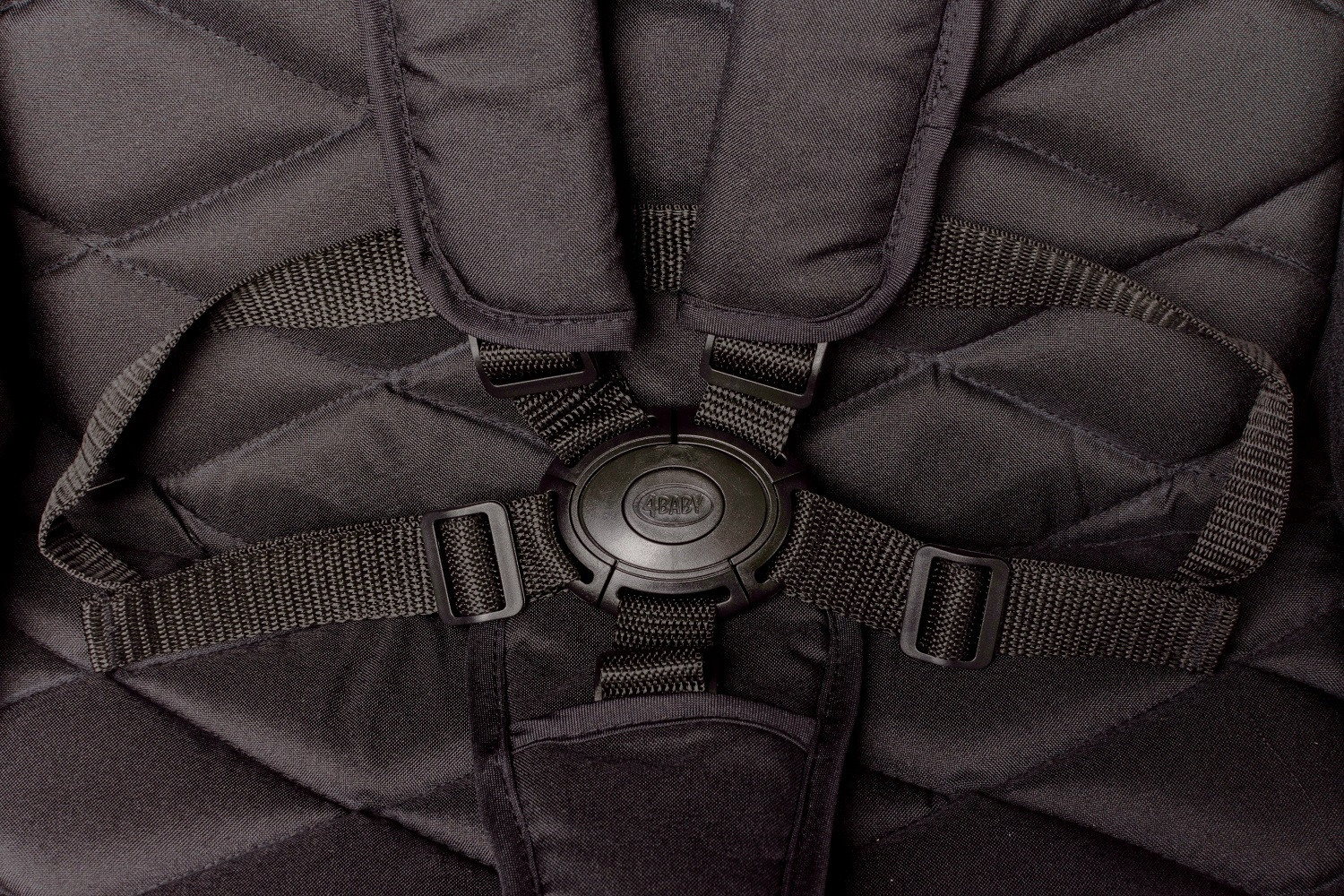 Wygodne akcesoria – uchwyt na kubek i ocieplana osłona na nogi