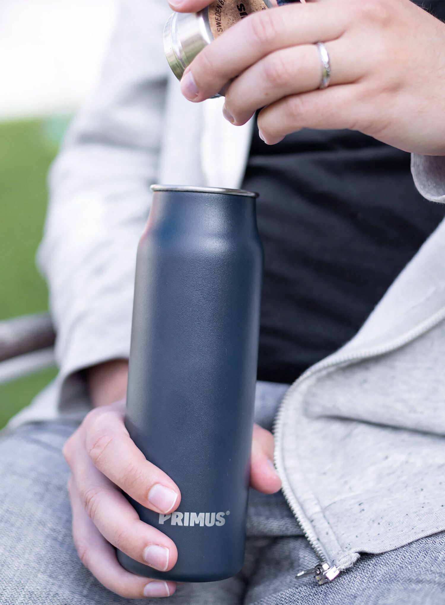 Praktyczne zamknięcie z korkiem i taśmą Kanken