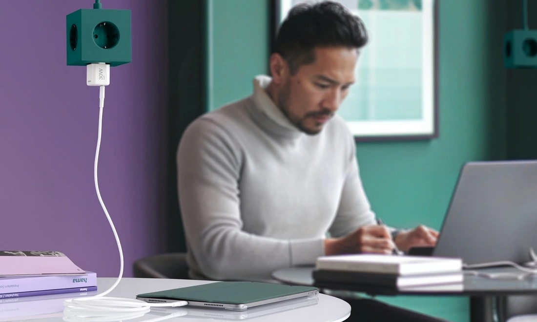 Ładowarka sieciowa Hama Supermini GAN PD/QC 30 W biała – mała ładowarka o dużej mocy