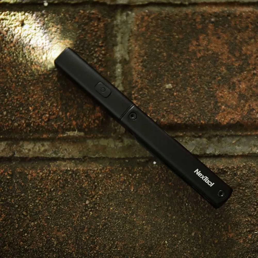 Wytrzymała konstrukcja z aluminium i stalowego ostrza