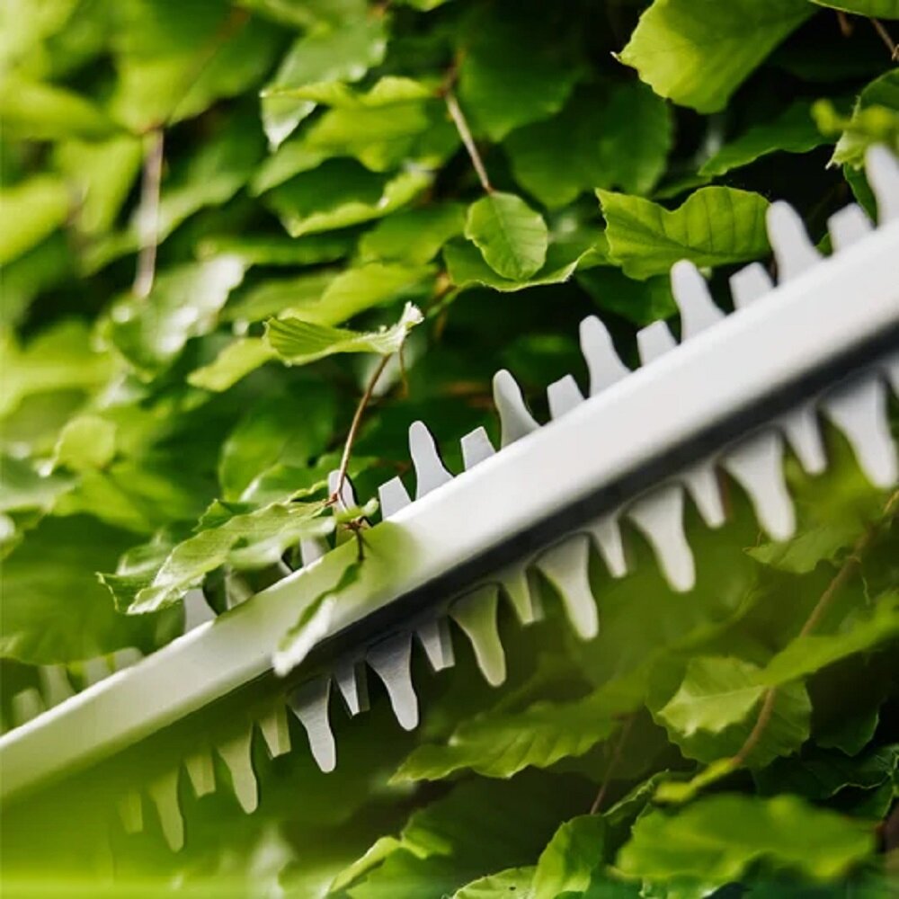 Podwójne ostrze o długości 55 cm – Precyzyjne cięcie