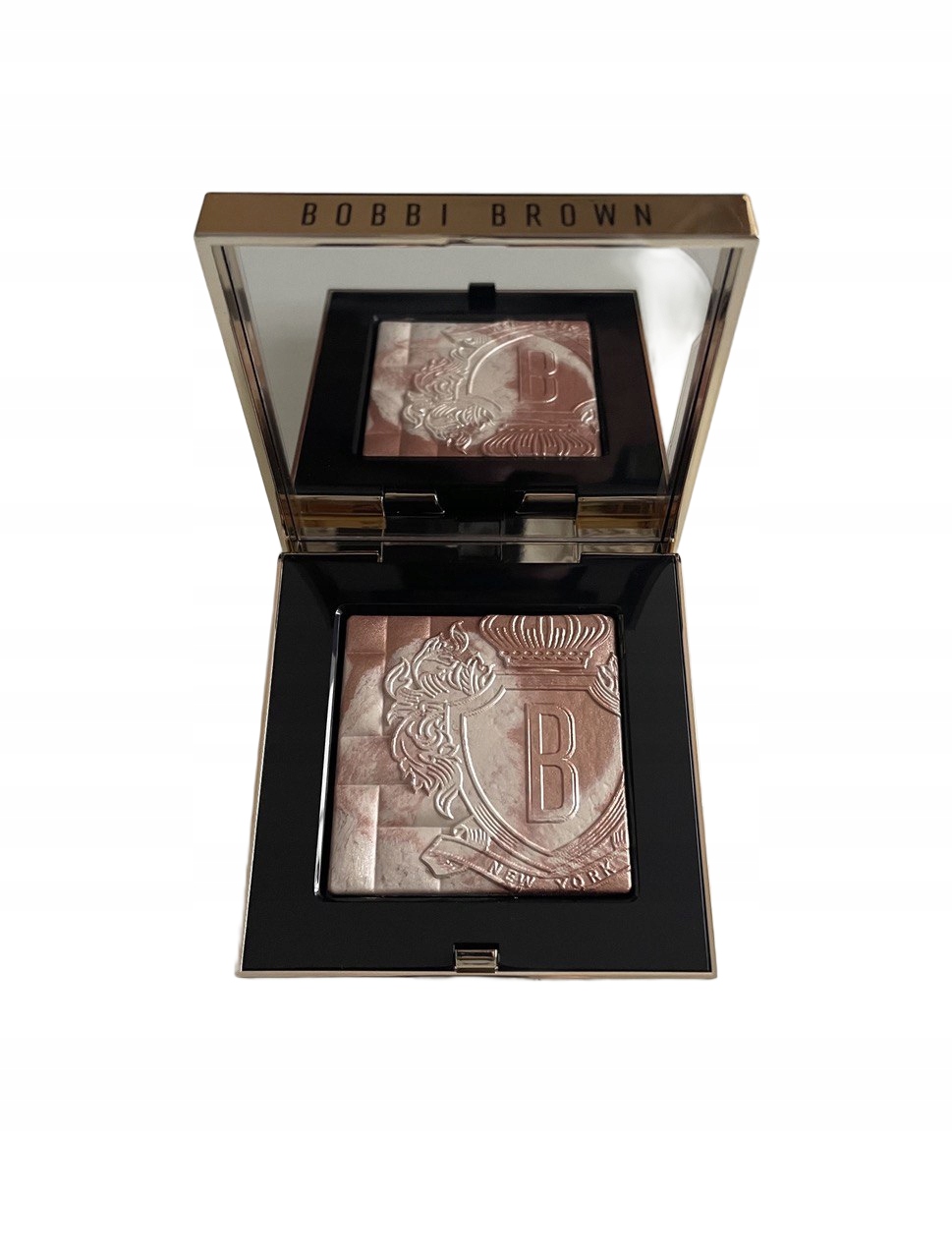 Wygodna forma prasowana z lusterkiem – idealna do torebki