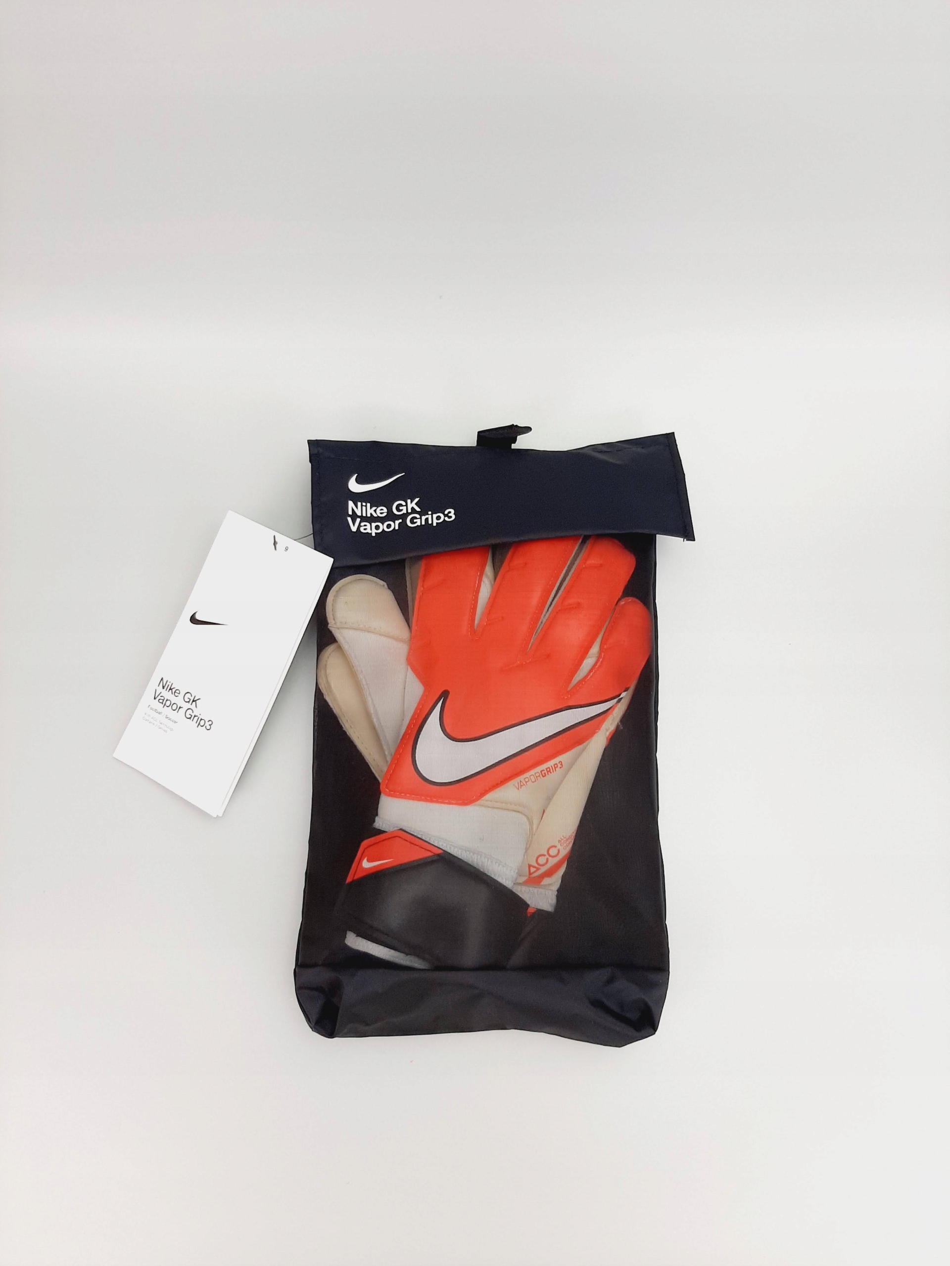 Stylowy design w kolorze biało-czerwonym