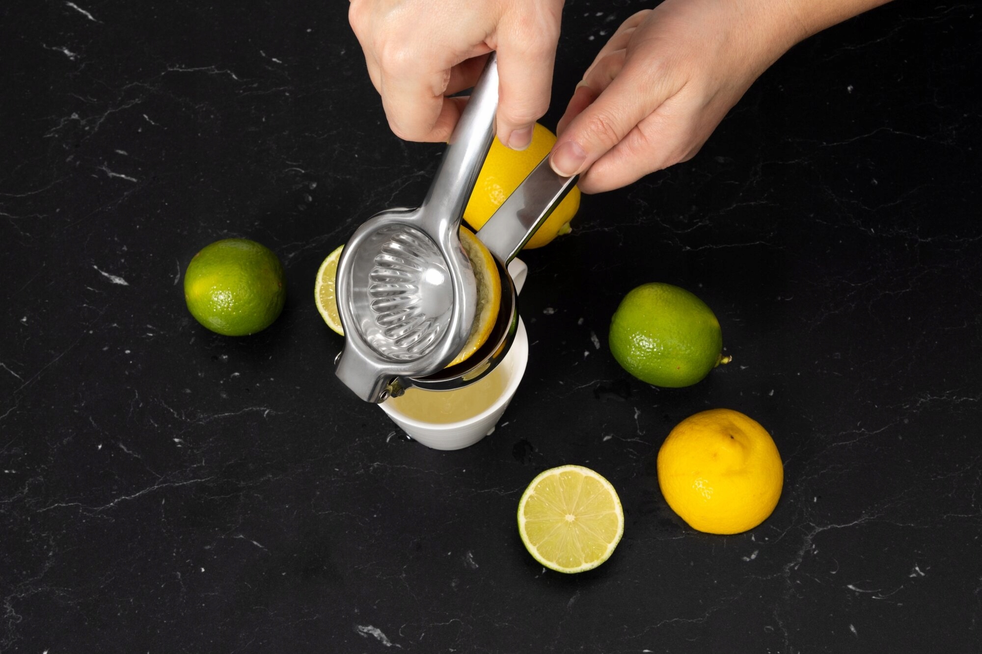 Ergonomiczny design dla wygodnego wyciskania soku