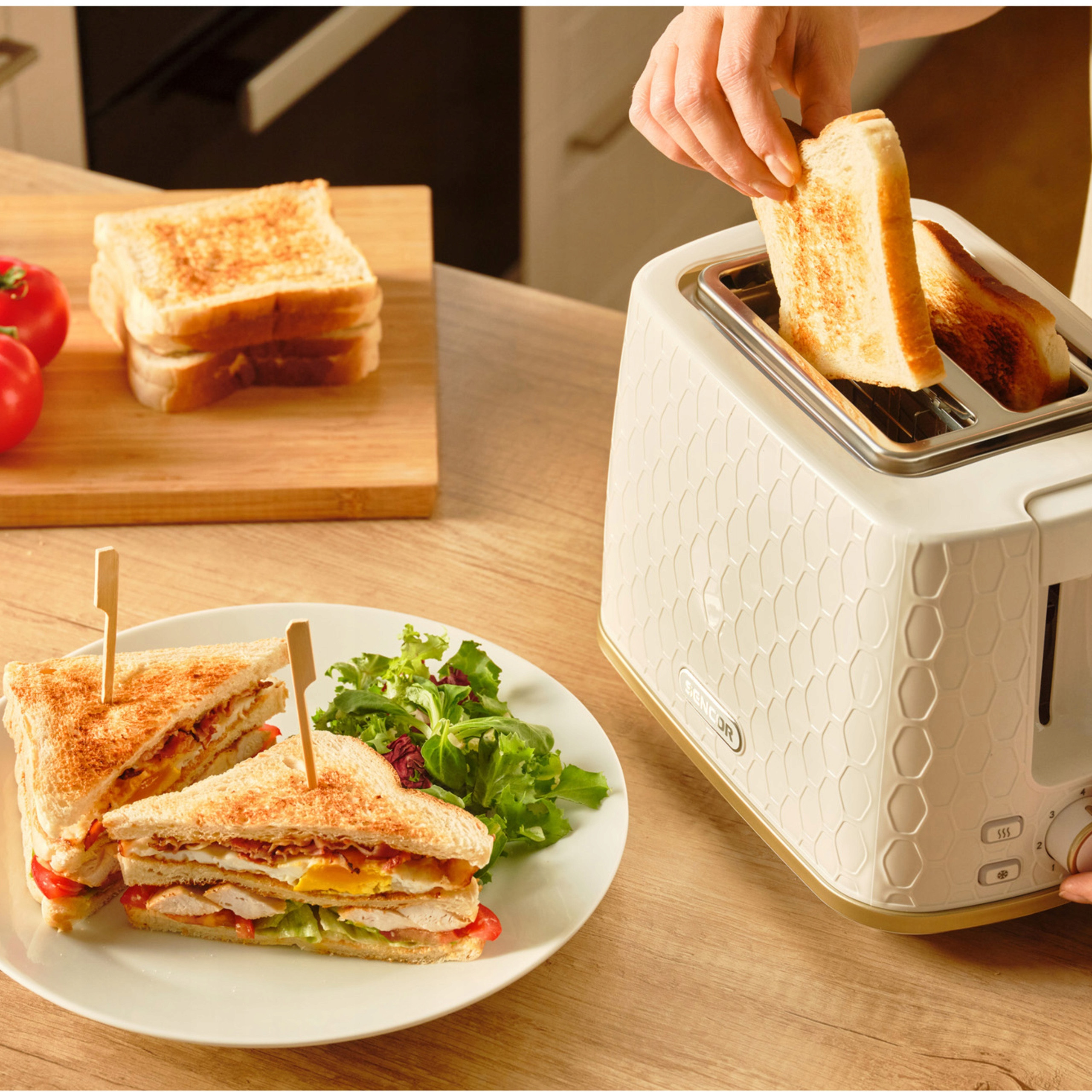 Łatwe czyszczenie dzięki wysuwanej tacce na okruchy