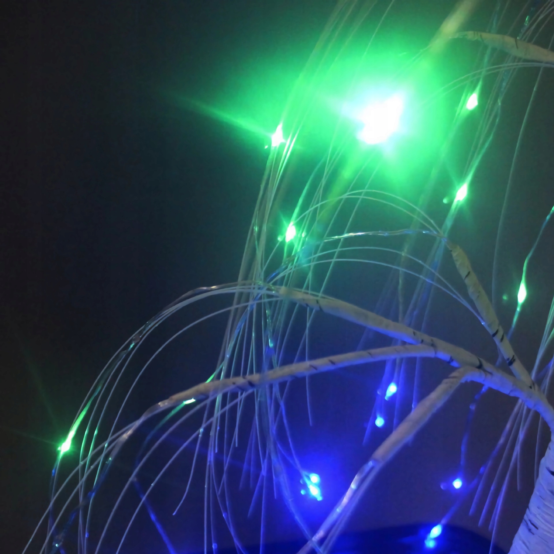 Efektowne oświetlenie LED – Stwórz magiczną atmosferę w swoim wnętrzu