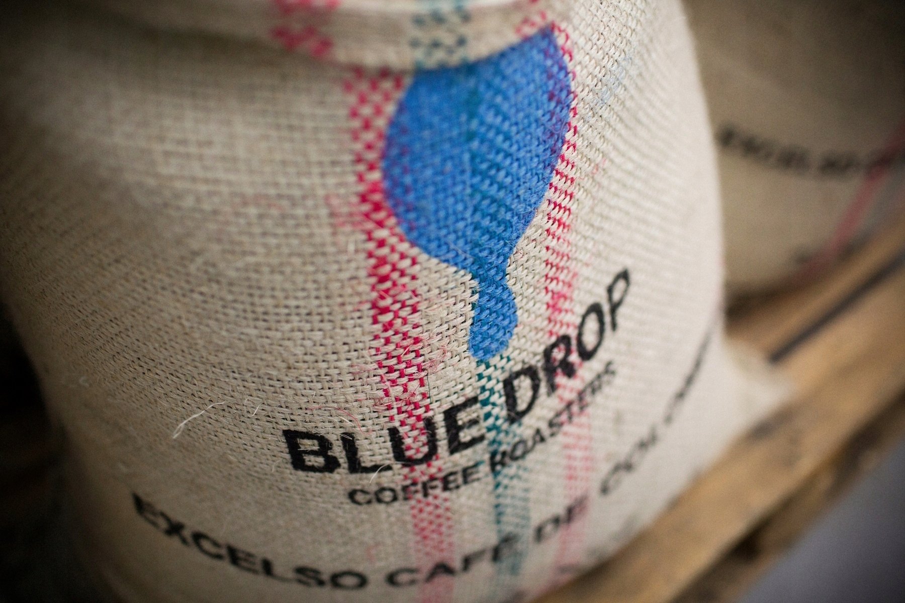 Właściwości kawy: stopień palenia, kwasowość i zawartość kofeiny