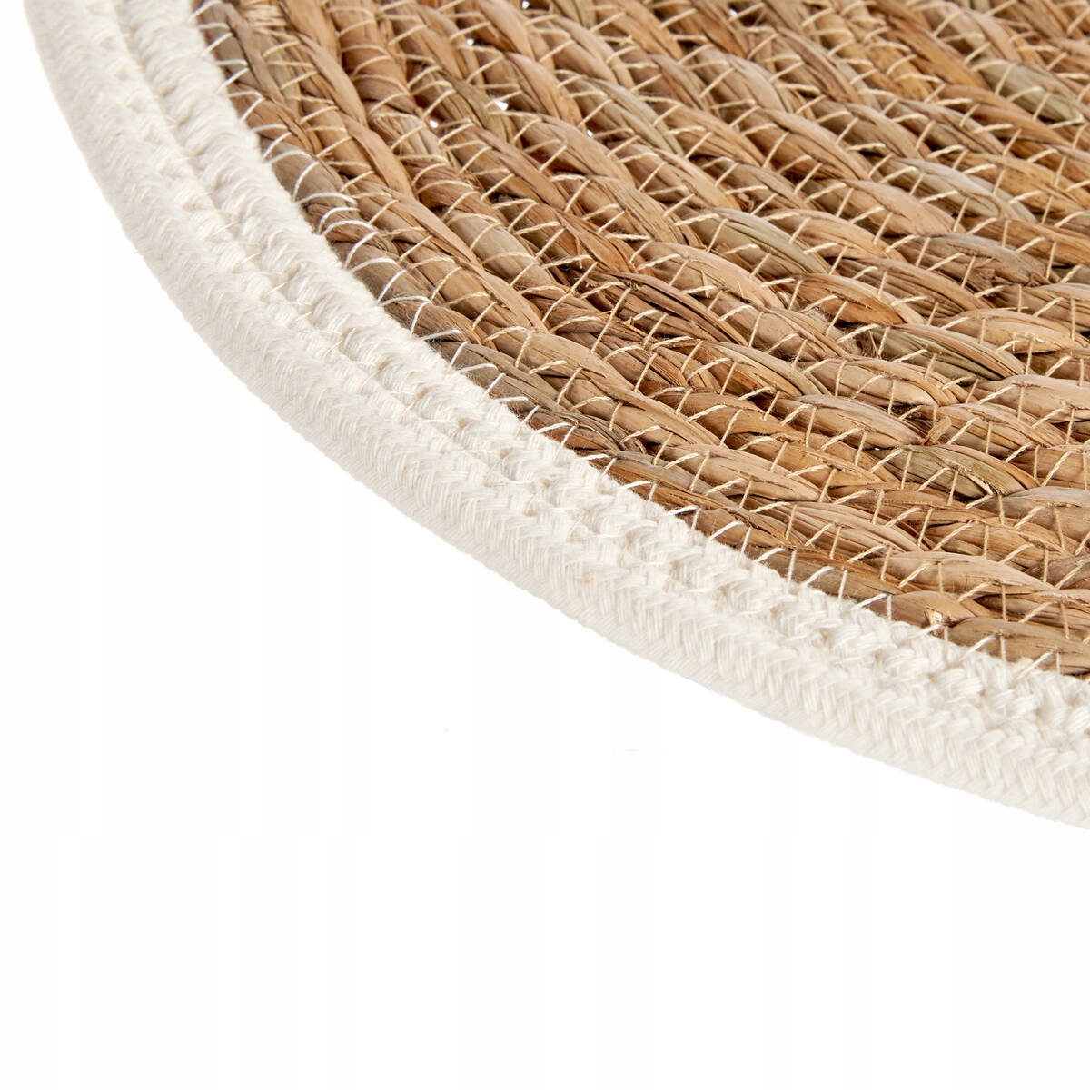 Ręcznie pleciona z trawy morskiej – Ekologiczny design