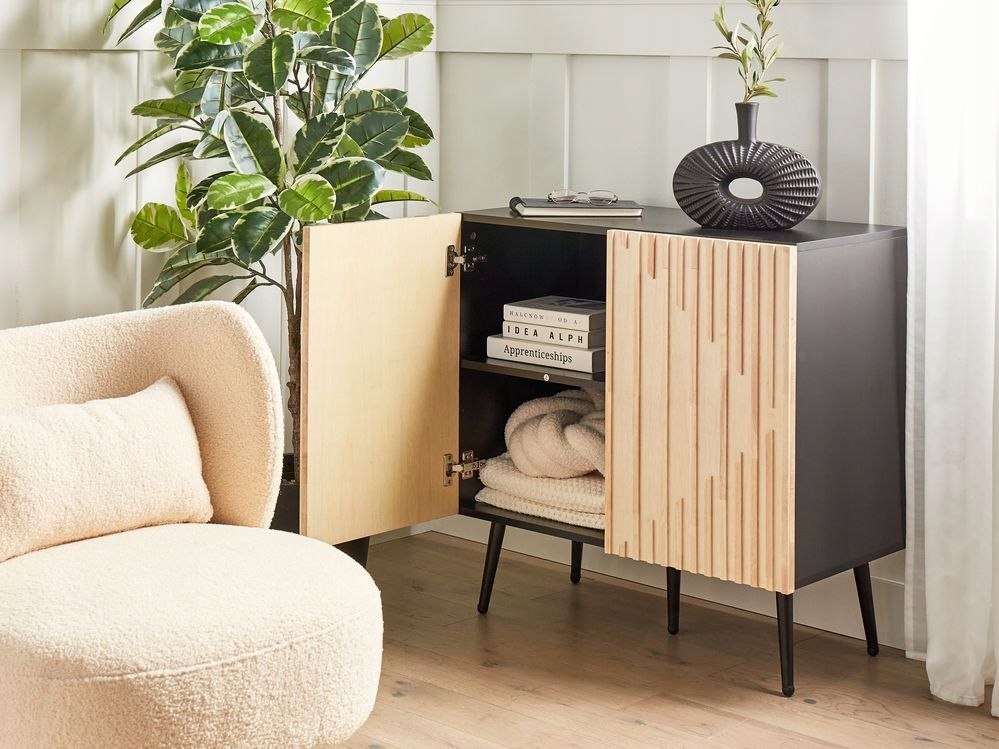 Przestronne półki dla wygodnego przechowywania