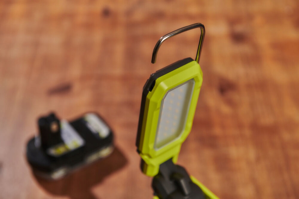 Lampa Akumulatorowa Ryobi RSL18-0 – Wydajność i mobilność w Twoim warsztacie