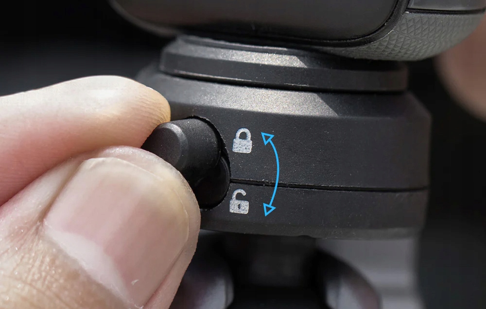 Podwójny mechanizm blokujący dla bezpieczeństwa kamery