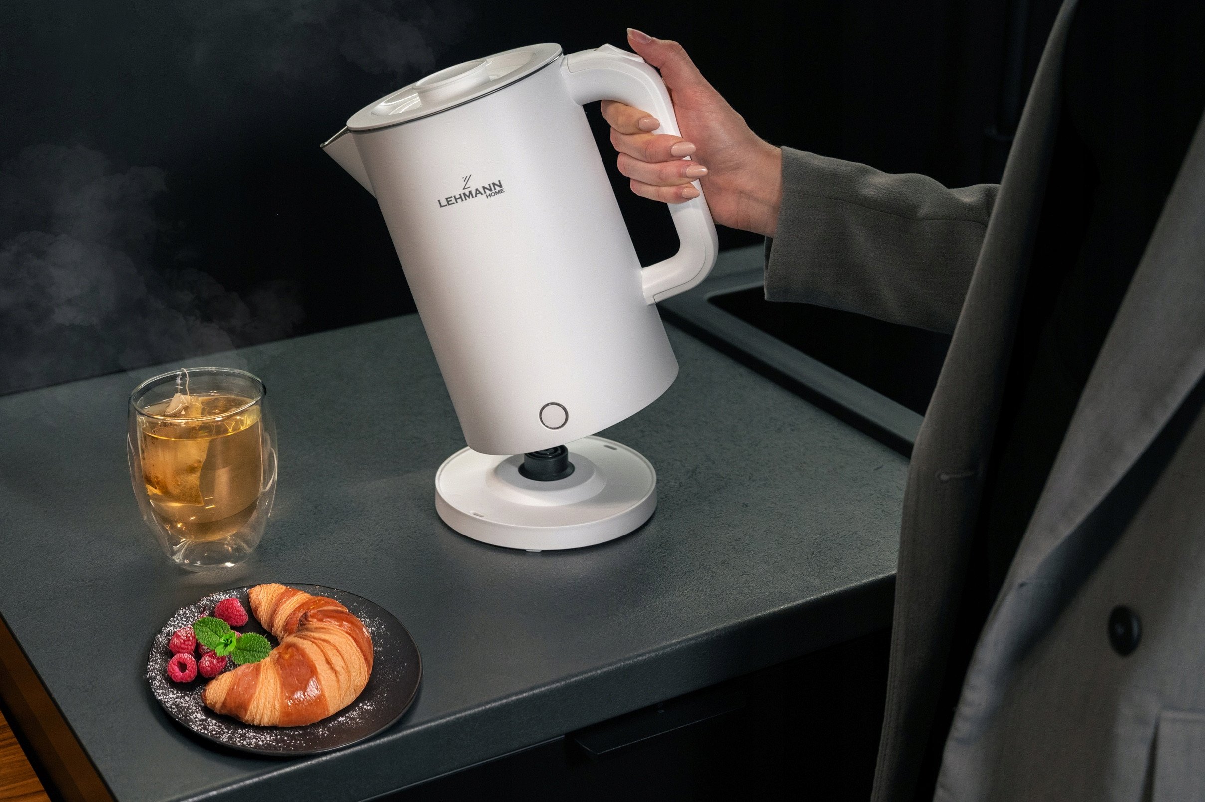 CZAJNIK ELEKTRYCZNY BEZPRZEWODOWY STALOWE WNĘTRZE 2200W BIAŁY DUŻY 1,7L NEW Model Stalowy czajnik VENICE 1,7l 2200W