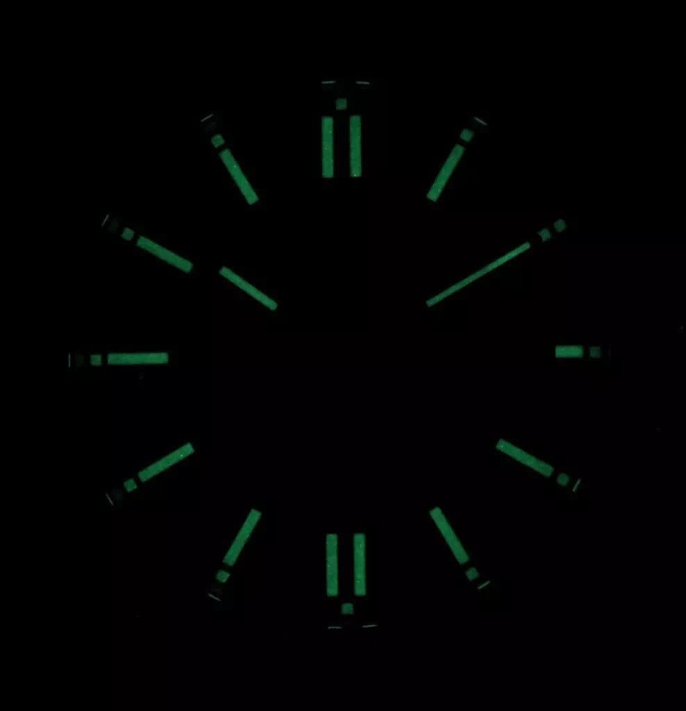 Funkcjonalność z datownikiem i świecącymi wskazówkami