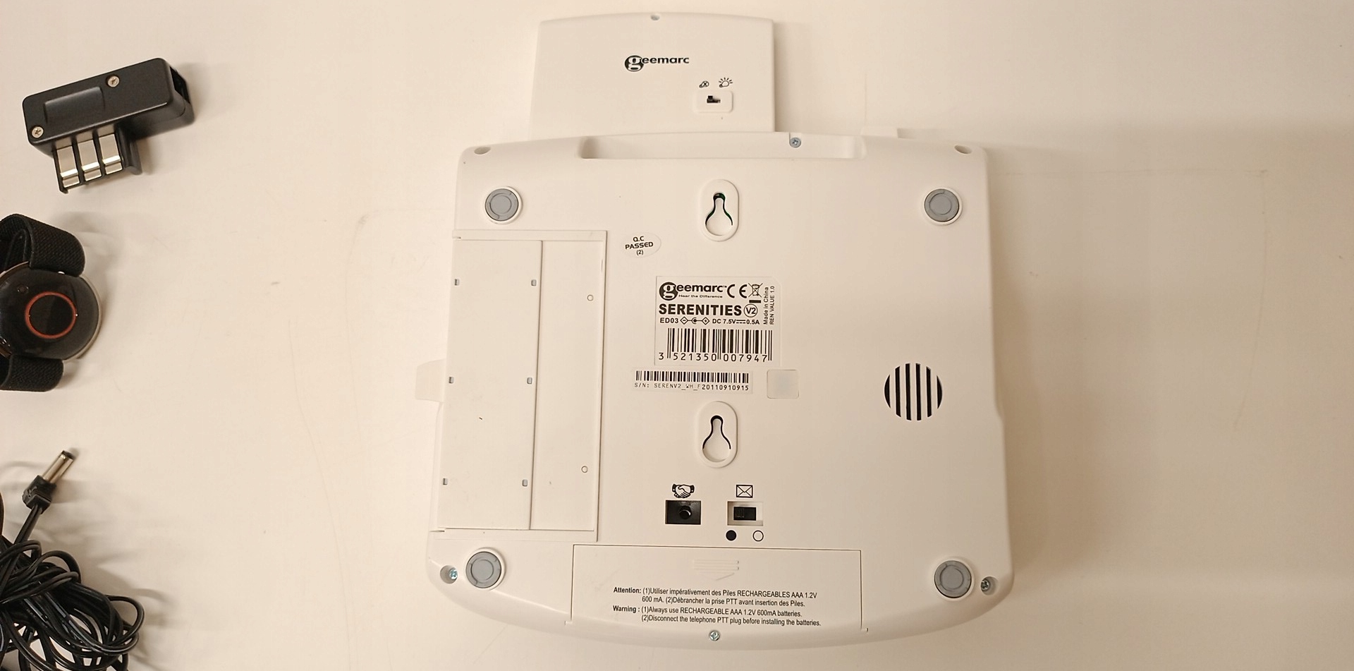 Idealne rozwiązanie dla seniorów – Przewodowy telefon z nadajnikiem alarmowym