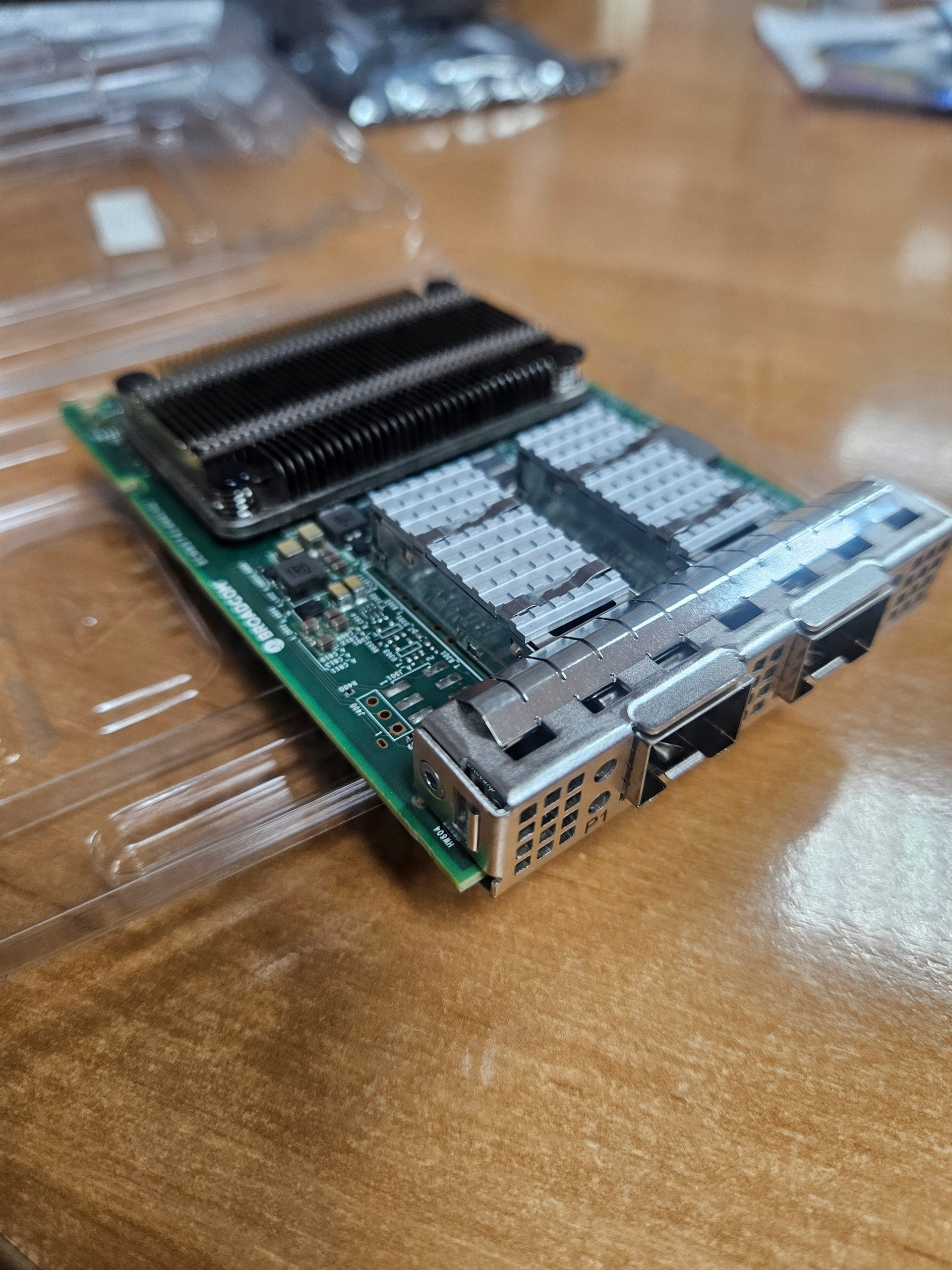Liczba portów: 2 z złączem SFP+