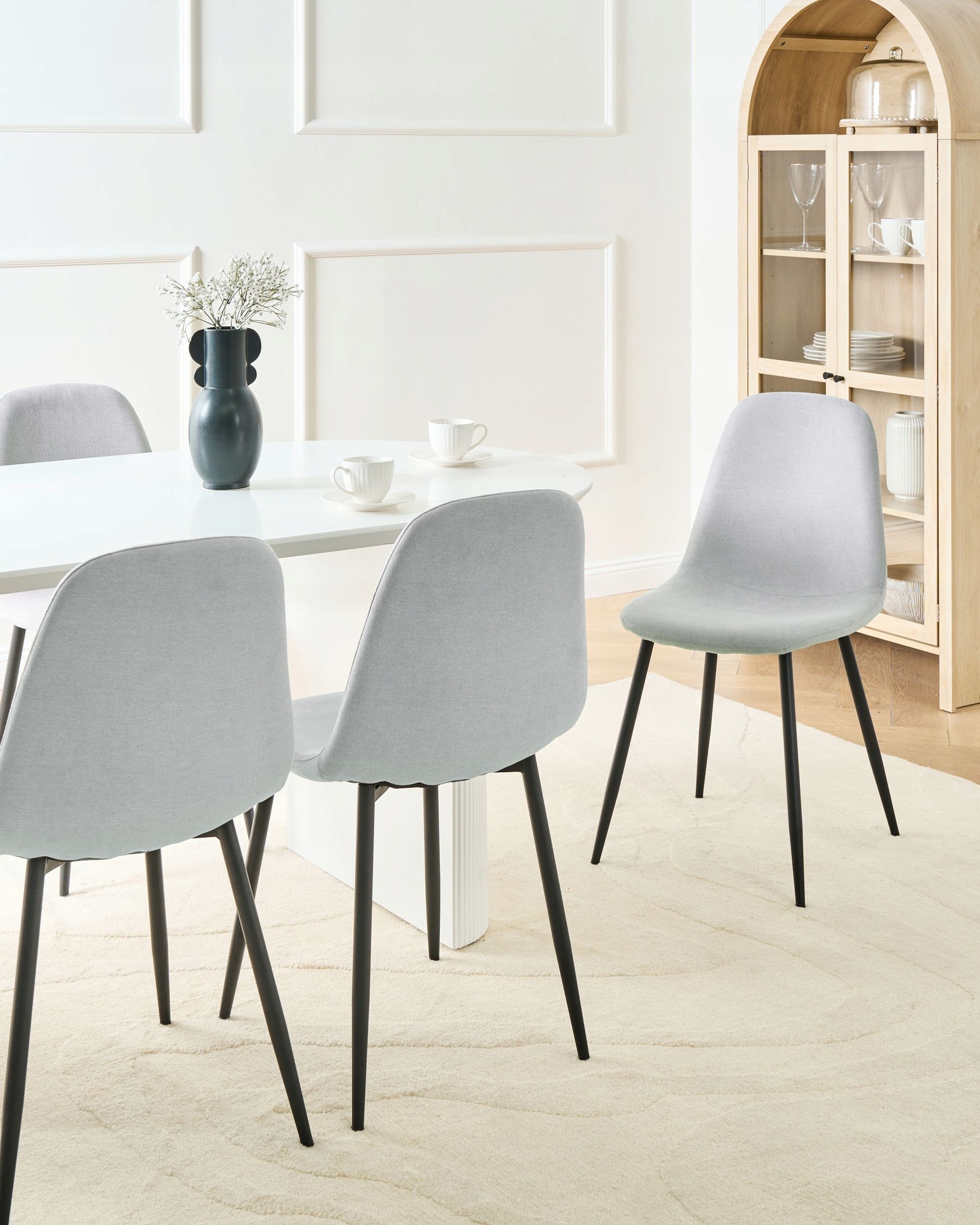 Nowoczesny design i uniwersalny kolor