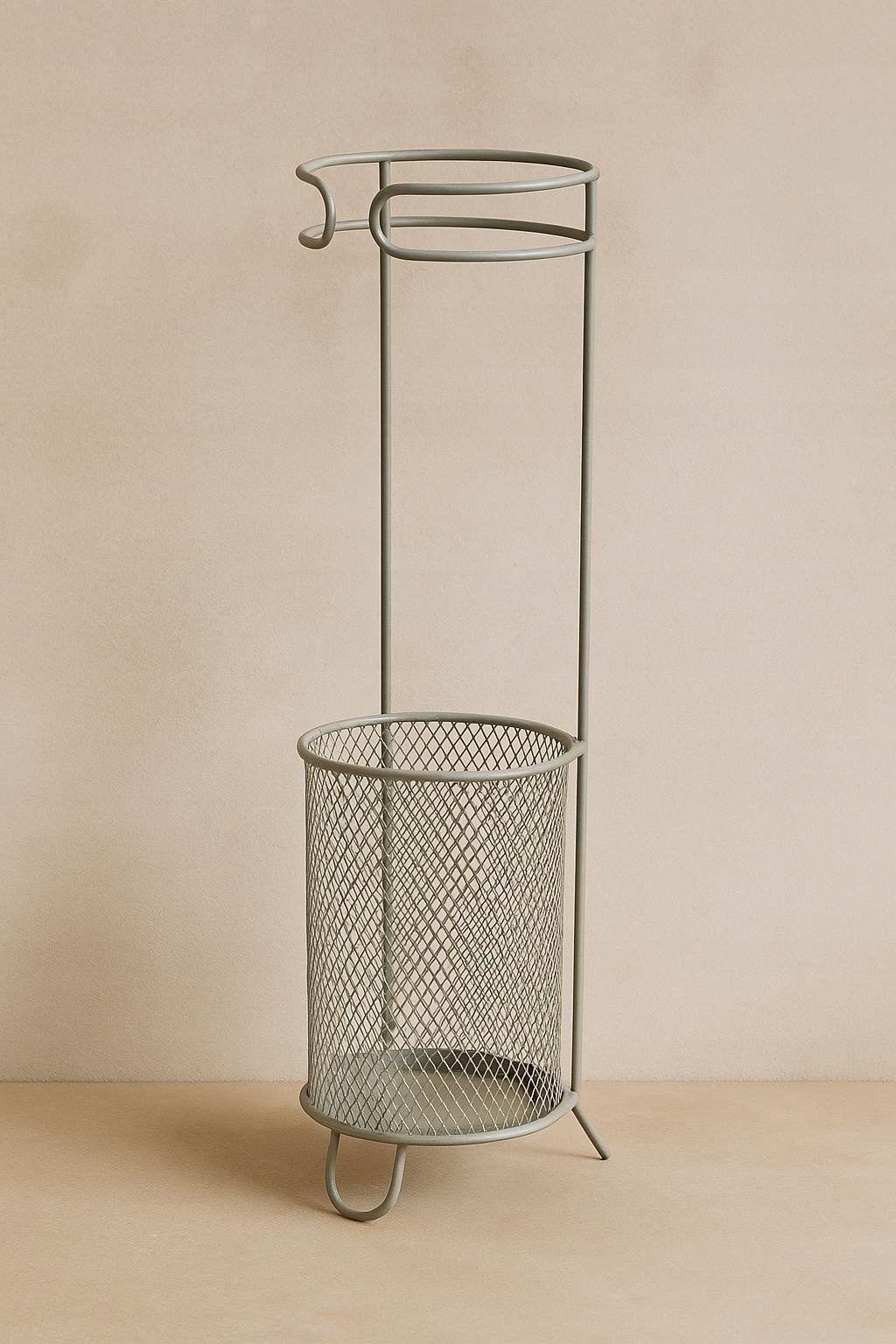 Stojak na parasole ZILO metalowy beżowy 18 x 18 x 50 cm – Idealne rozwiązanie do przechowywania parasoli