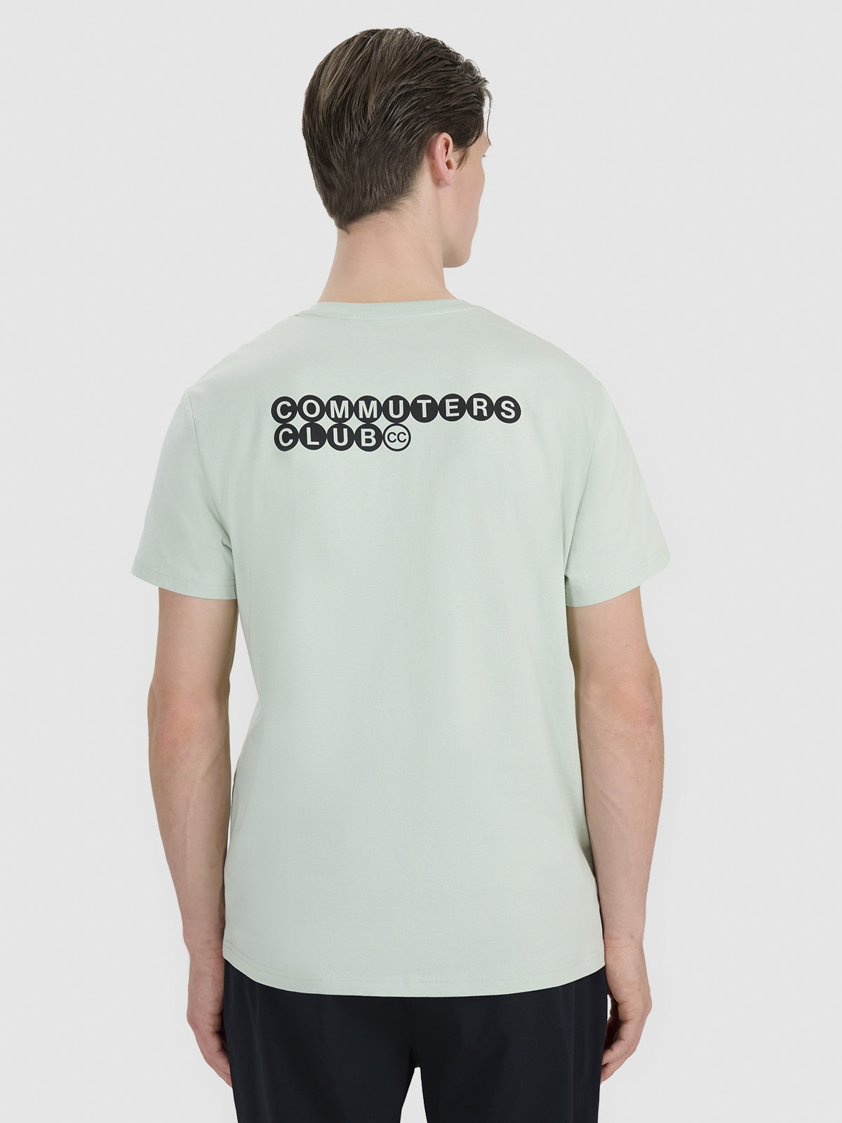 Modny nadruk – Unikalny design z napisem 'Commuters Club'