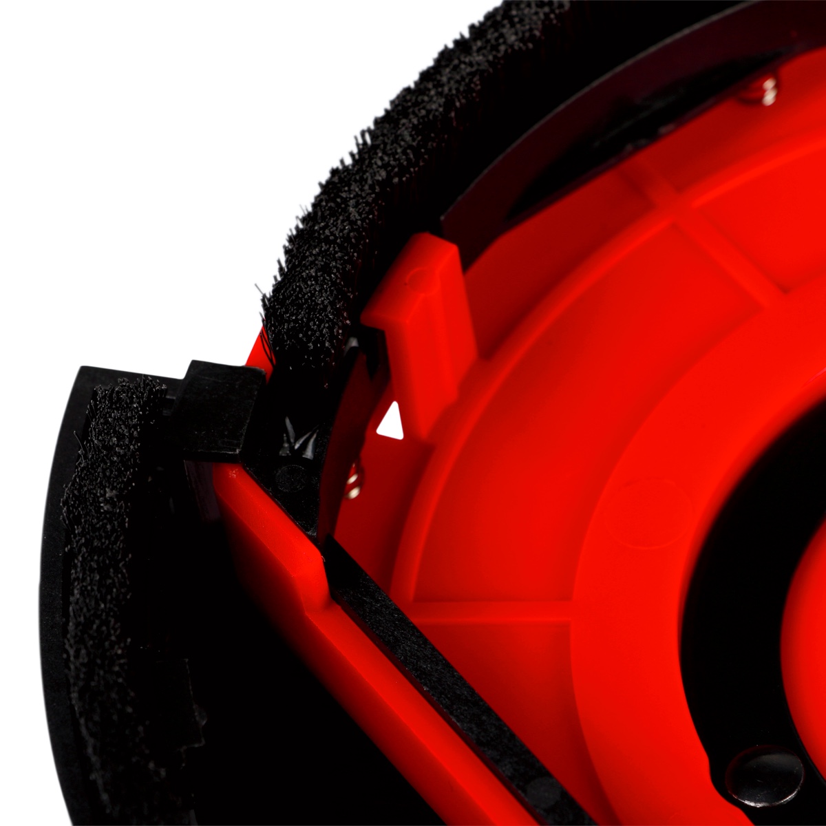 Maksymalna wydajność odpylania dzięki sprężynowej szczotce