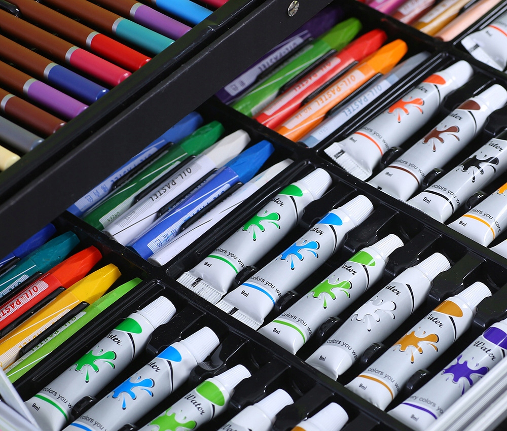 Zawartość zestawu – Co znajdziesz w walizce artystycznej?