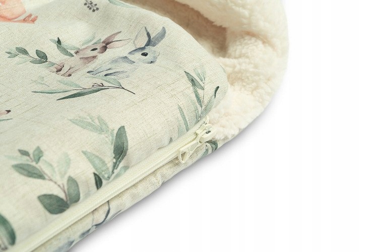 Uroczy design z doszytymi uszkami w kapturku