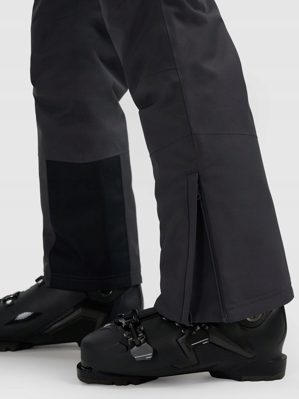 Komfort i swoboda ruchów – Ocieplina poliestrowa i profilowane kolana