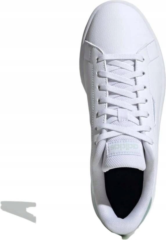 Komfortowa wkładka tekstylna i sznurowane zapięcie