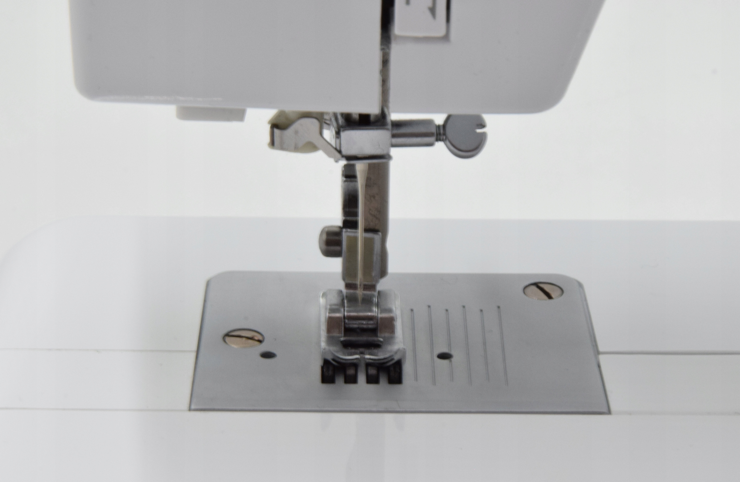 Wysoka jakość szycia z 21 wzorami ściegów