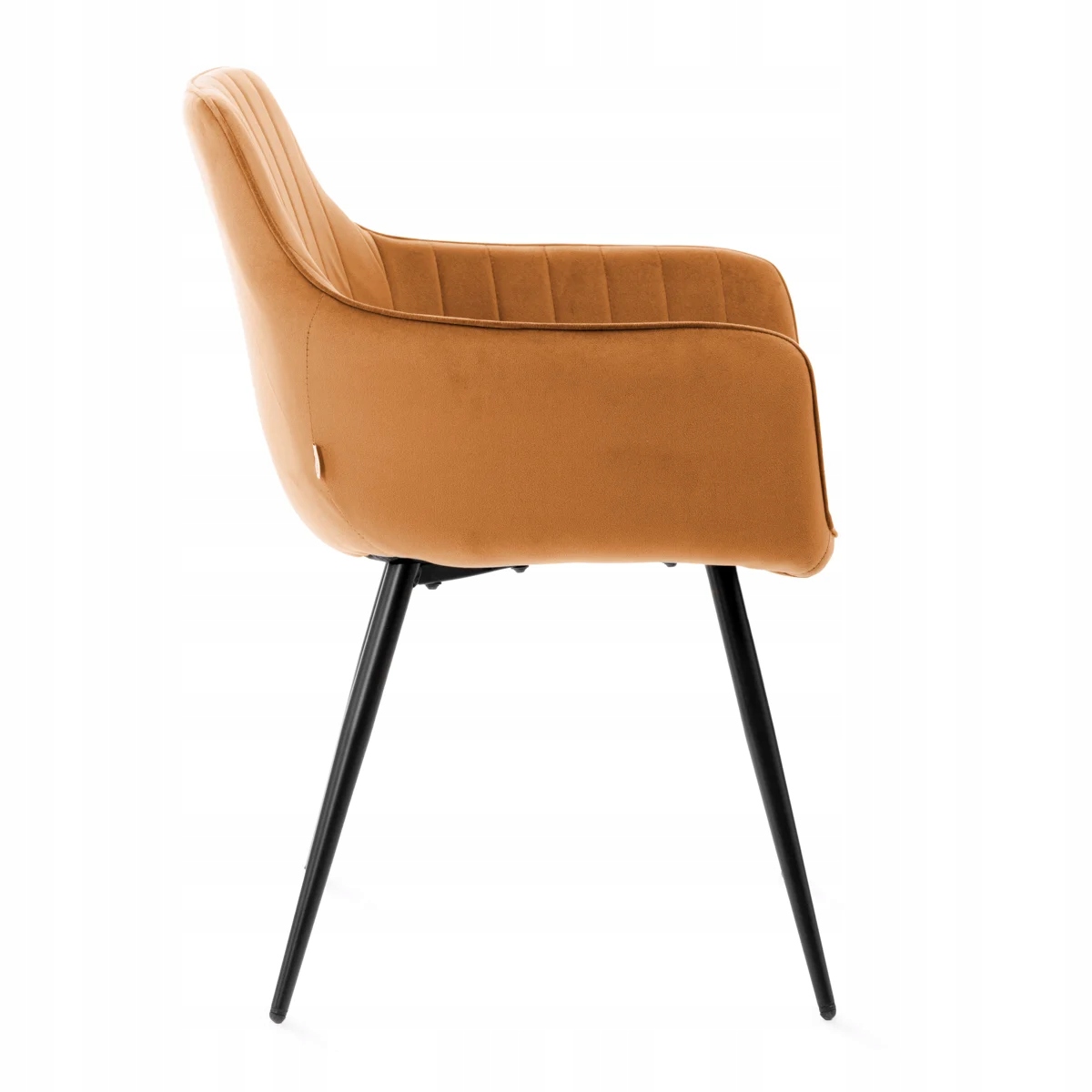 Stabilna konstrukcja z metalowymi nogami