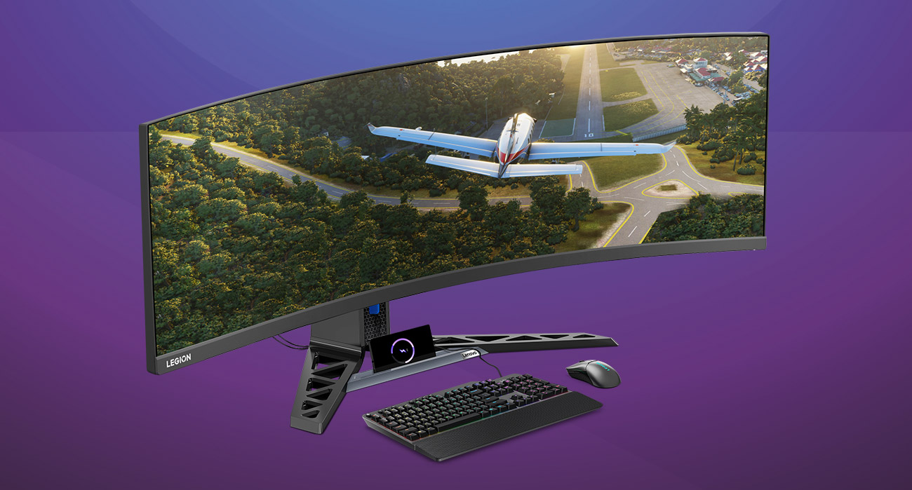 Na ekranie monitora Lenovo R45w-30 kolorowa grafika z  samolotem w powietrzu, przed monitorem widoczna klawiatura i myszka