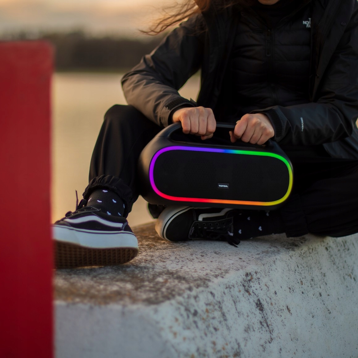 Kompatybilność z różnymi źródłami dźwięku – AUX, USB, microSD