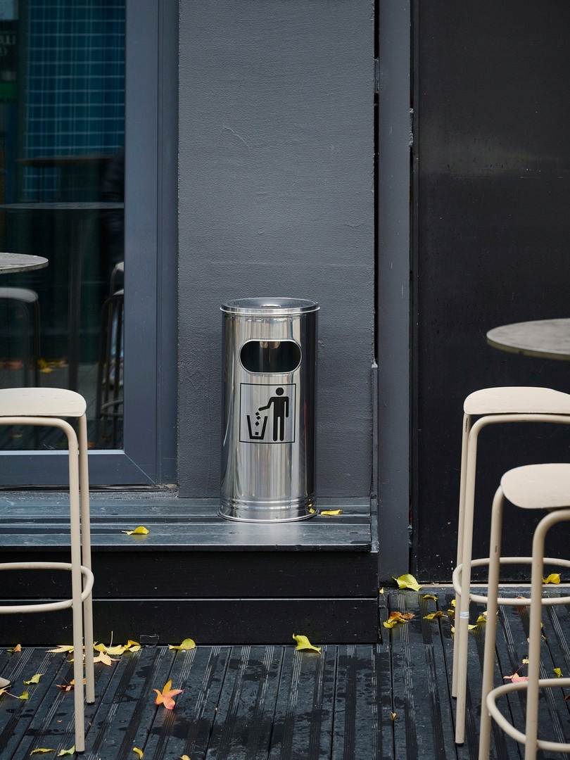 Praktyczna popielniczka – Wygoda użytkowania w przestrzeni publicznej i prywatnej
