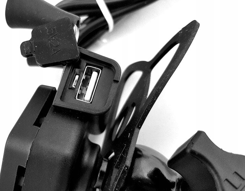 Wodoodporne gniazdo USB z gumową zaślepką