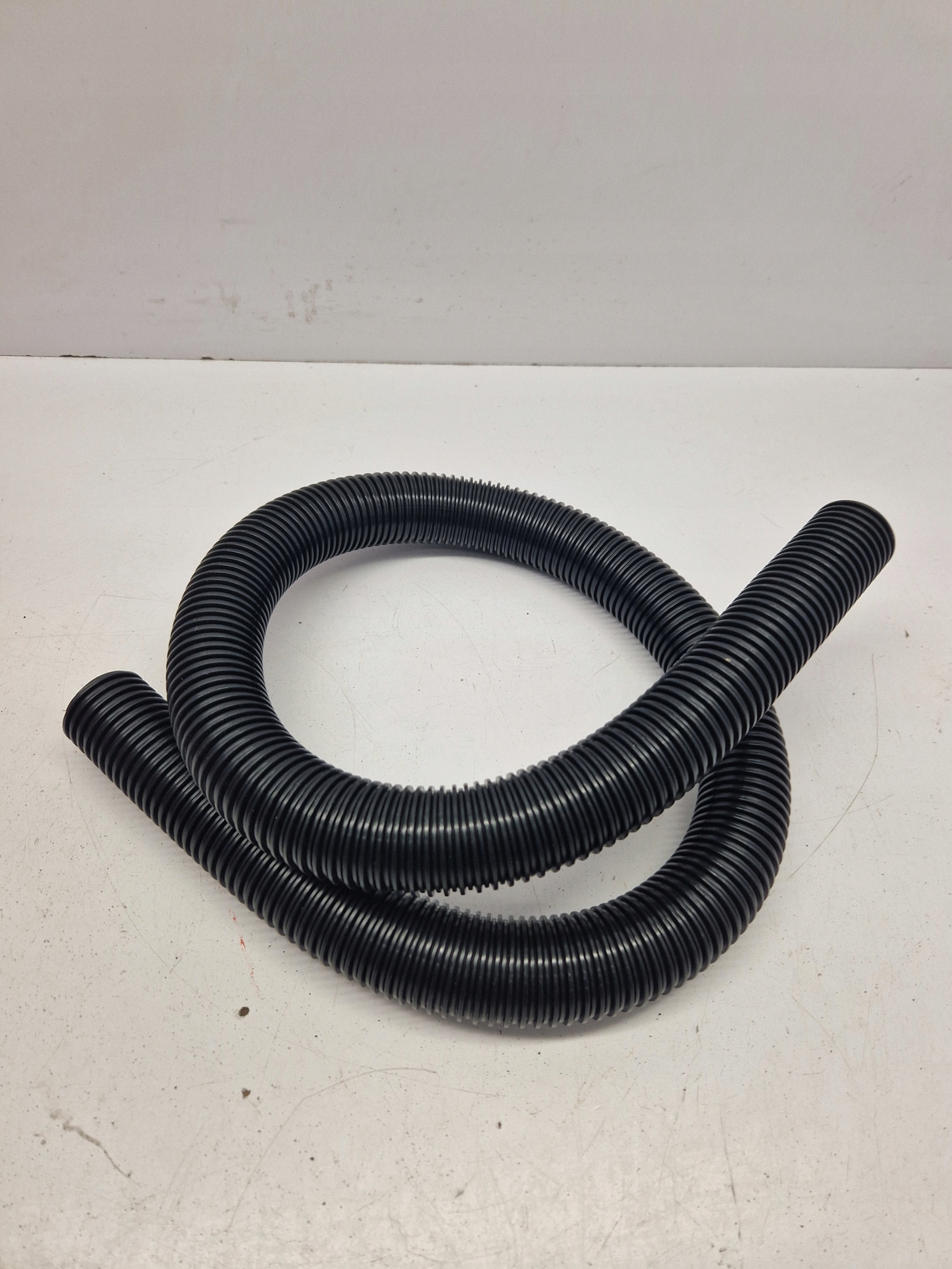 Elastyczny wąż przedłużający o długości 2,5 m