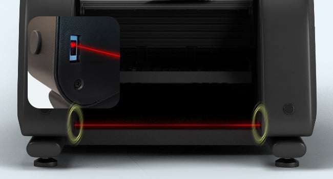 Czujnik podczerwieni - zatrzymujący urządzenie przy wykryciu przeszkody.