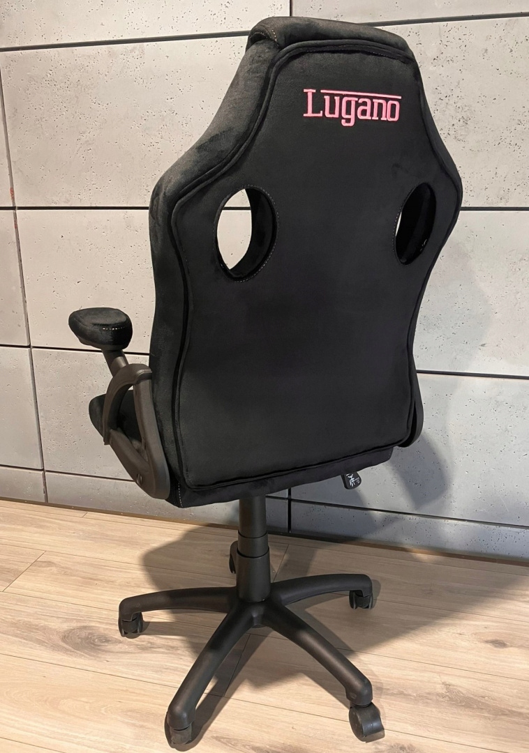 Wysokiej jakości materiał Alcantara – trwałość i oddychalność