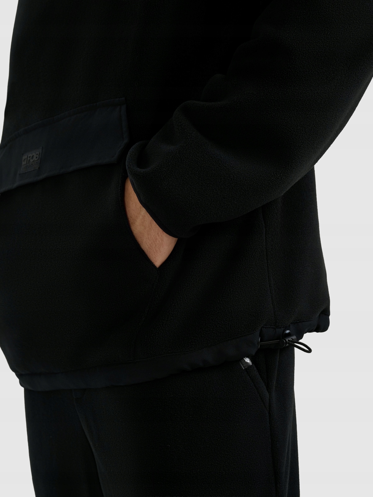 Funkcjonalny design – Zamek 1/3 i kieszeń typu kangurka