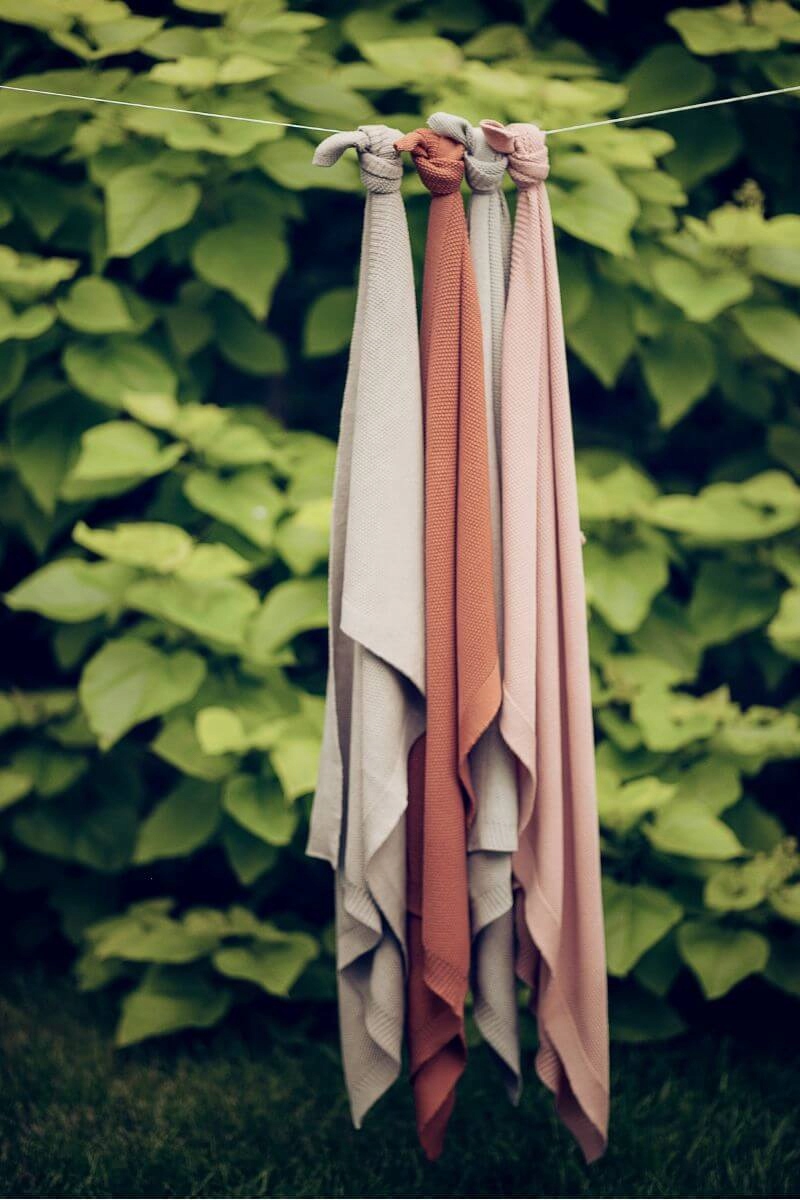 Komfort i ciepło – Dlaczego warto wybrać kocyk z wełny merino?