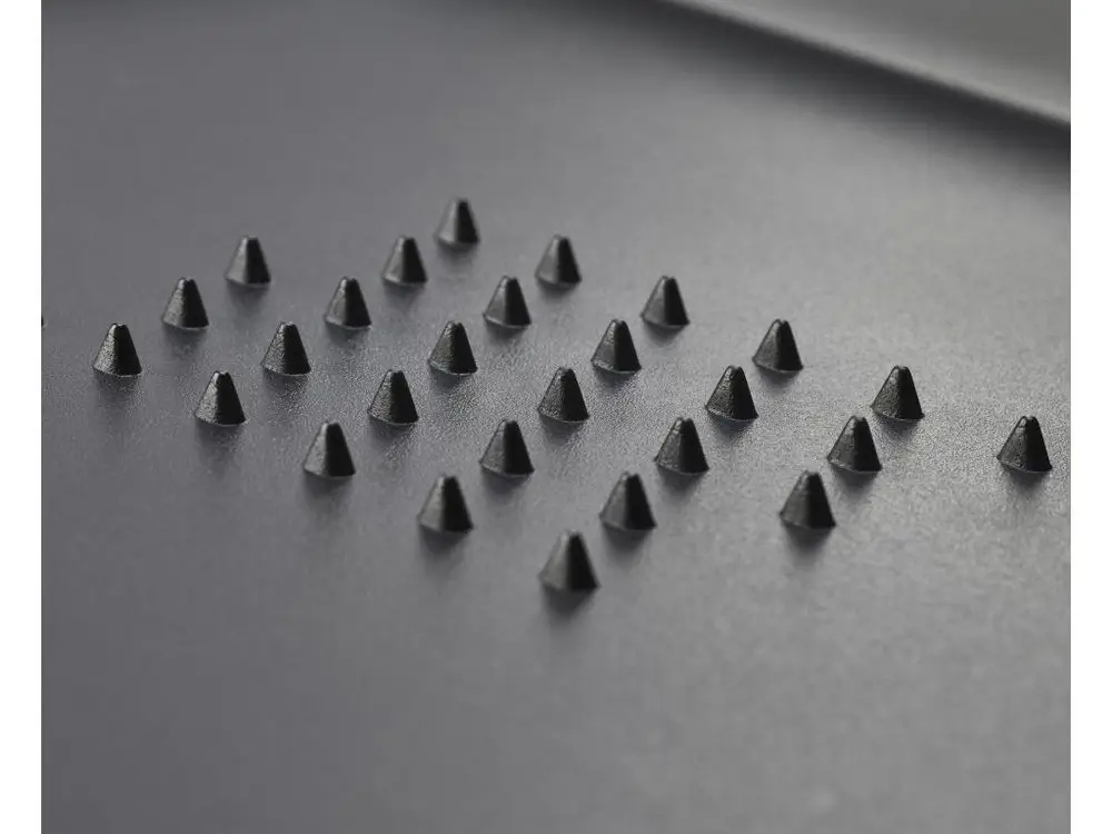 Innowacyjny design z wyższymi brzegami i nachyloną powierzchnią