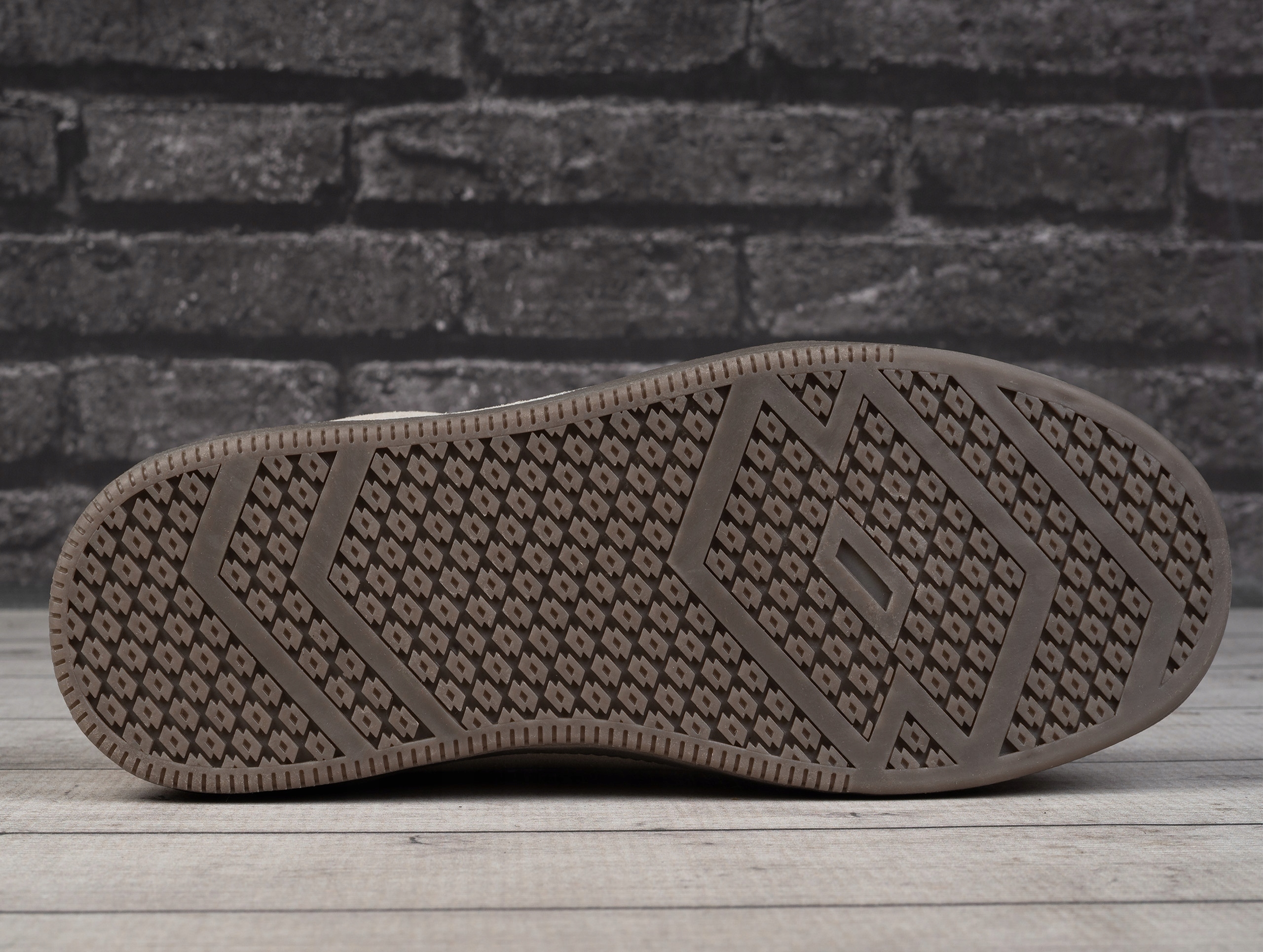 Antypoślizgowa podeszwa dla lepszej przyczepności