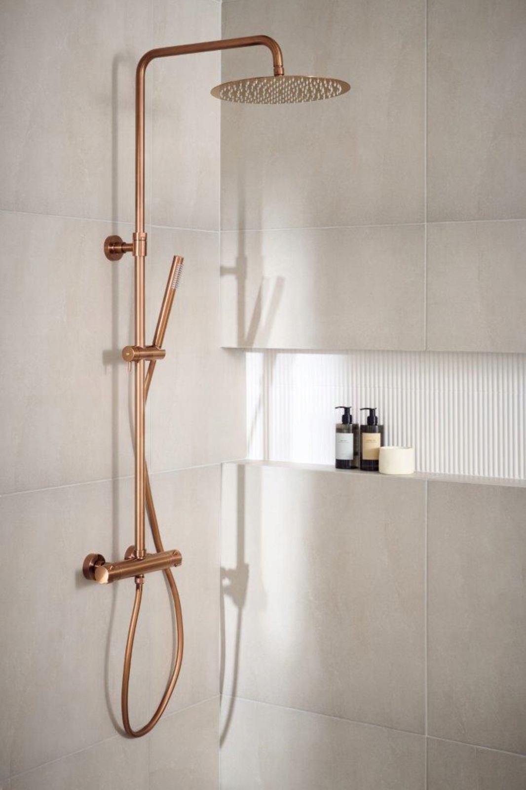 Estetyka miedzi szczotkowanej w nowoczesnym designie