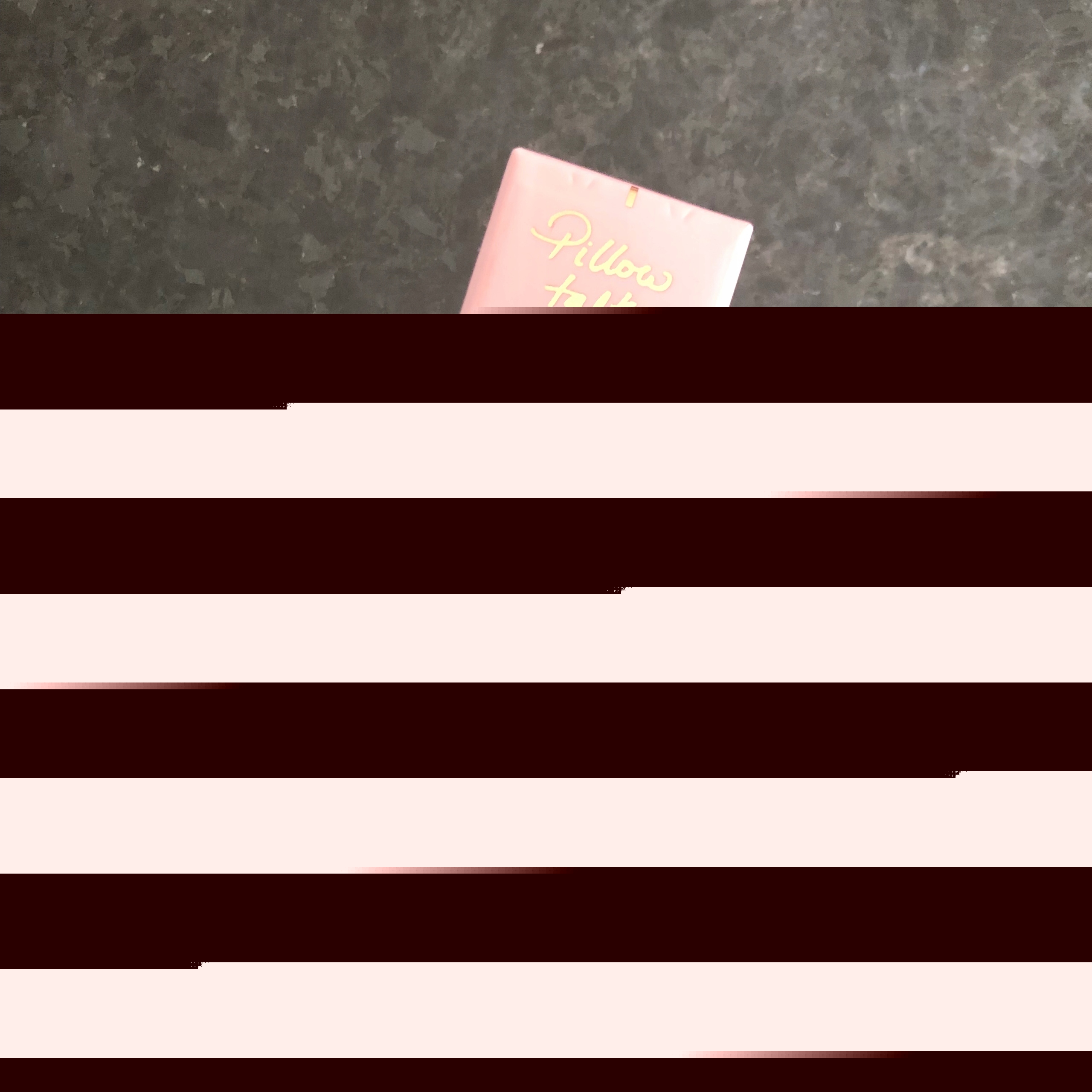 Pomadka Charlotte Tilbury Matte Revolution Pillow Talk 2 Medium – Idealne wykończenie dla Twoich ust