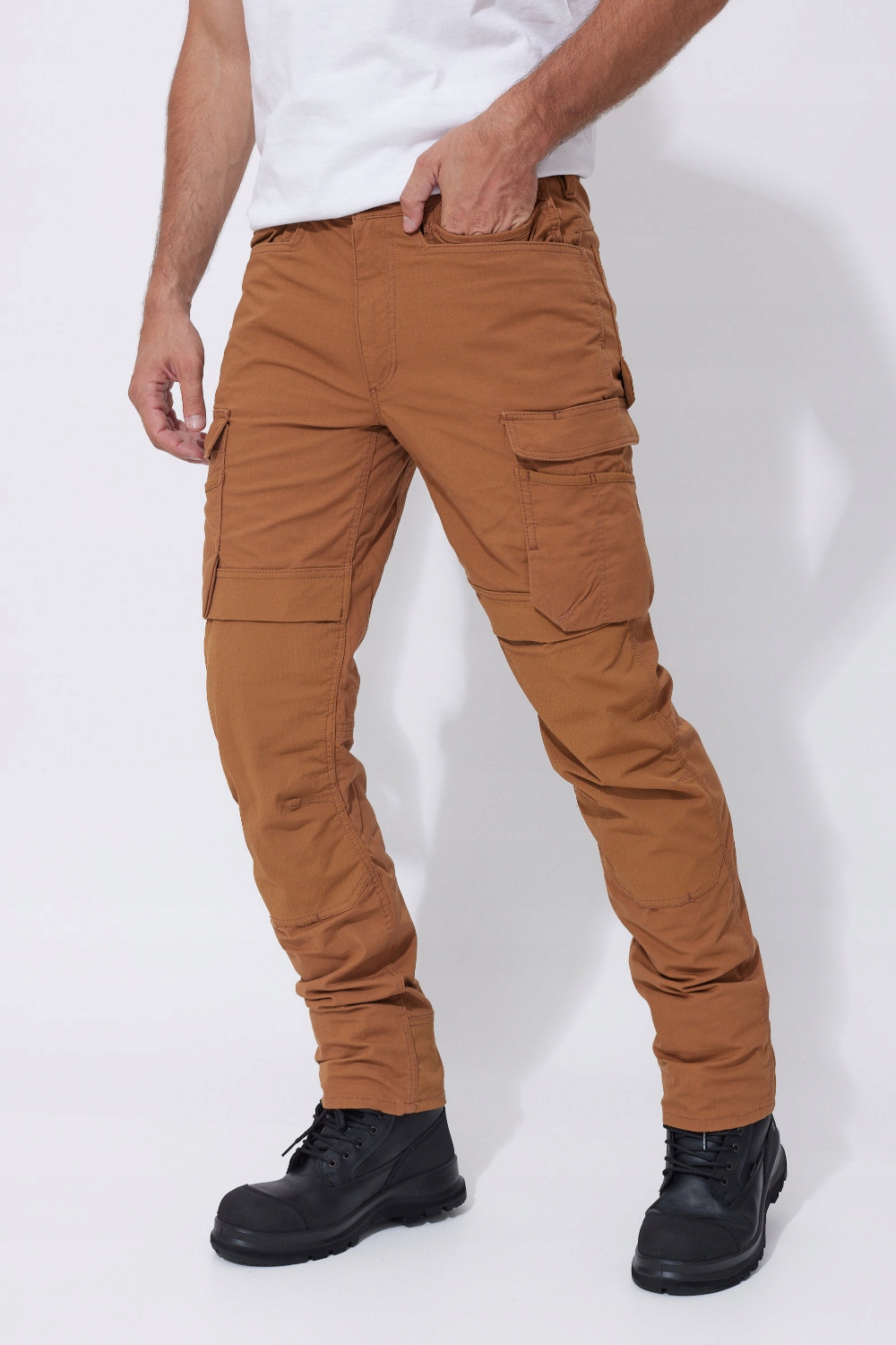 Spodnie Carhartt Emea Full Swing Multi Pock Brown – Komfort i wytrzymałość w każdych warunkach